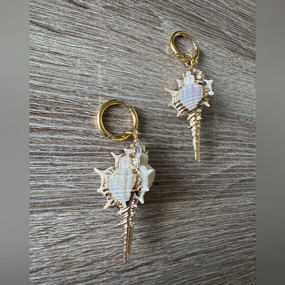 Shell hoop Earrings A1245 - Picture 2 of 4